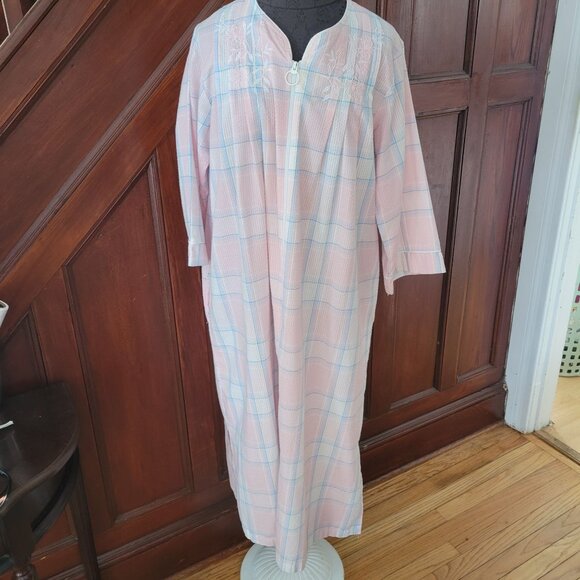 Miss Elaine Womens Zip Front Quilted Robe Medium Pink Plaid Embroidered Floral 3 - Picture 1 of 7